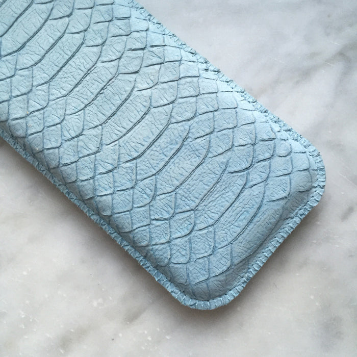 Handytasche Schlangenleder Prägung hellblau Maß-Anfertigung 
