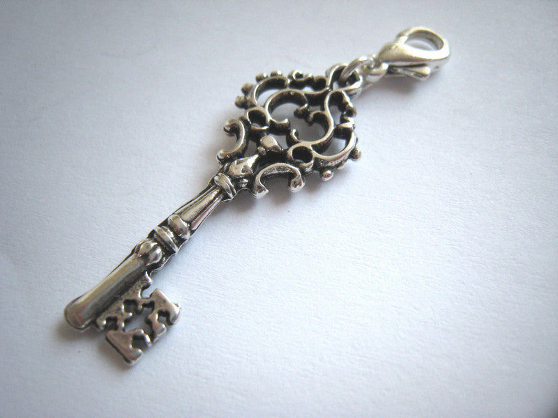 Schlüssel Charm mit Karabiner - CONCUELA