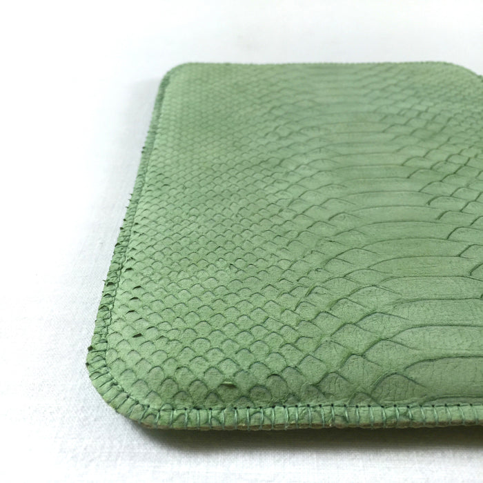 Hellgrün Python Tablet Hülle Leder Python hellgrün– the hungry palmtree & CONCUELA